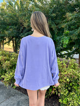 Load image into Gallery viewer, Easel Studded Heart Patch Top in Lilac
