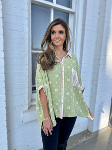 Easel Flower Patterned Cotton Gauze Top in Sage