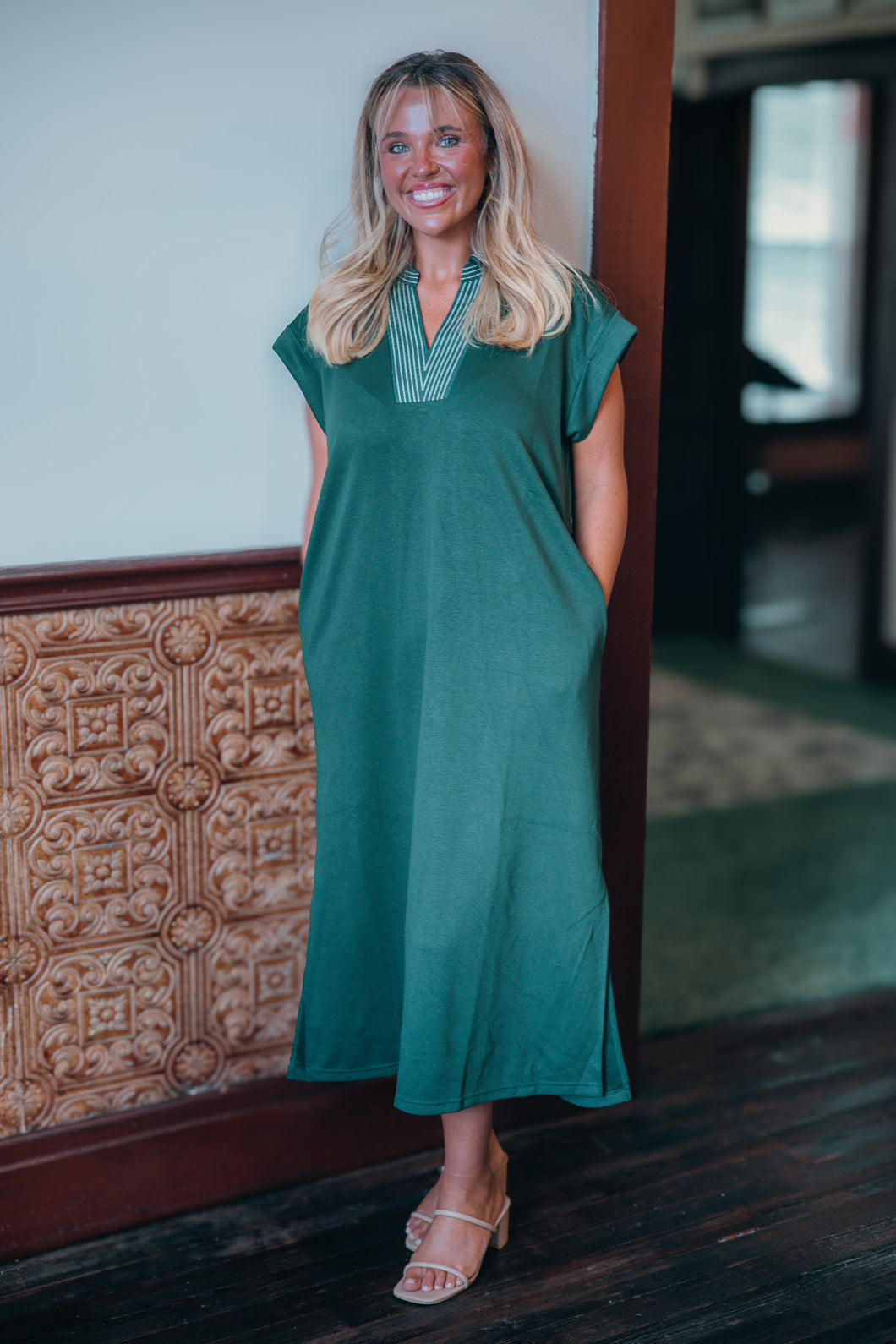hunter green midi dress Classy Evenings Glitter Pleated while the elastic back waistband and adjustable self Hunter Green Midi Dress