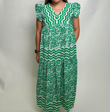 Load image into Gallery viewer, Jodifl Emerald Coast Printed Midi Dress in Kelly Green
