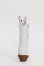 Load image into Gallery viewer, MIA 1976 "LUCILLA" Cowboy Boots in White
