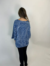 Load image into Gallery viewer, Beyond Capri Linen Wave Top in Denim
