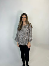 Load image into Gallery viewer, Beyond Capri Linen Wave Top in Taupe
