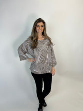 Load image into Gallery viewer, Beyond Capri Linen Wave Top in Taupe
