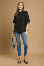 Load image into Gallery viewer, Umgee Jacquard Textured Lattice Pattern Top in Black
