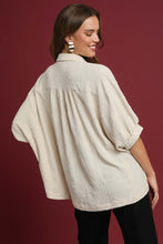 Load image into Gallery viewer, Umgee Solid Color Jacquard Textured Leaf Pattern Top in Champagne
