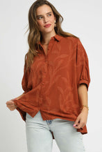 Load image into Gallery viewer, Umgee Solid Color Jacquard Textured Leaf Pattern Top in Rust

