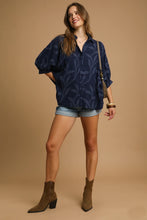 Load image into Gallery viewer, Umgee Solid Color Jacquard Textured Leaf Pattern Top in Navy
