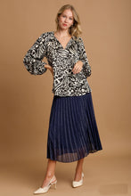 Load image into Gallery viewer, Umgee Animal Print Long Pleated Sleeve Top in Black Mix Shirts &amp; Tops Umgee   
