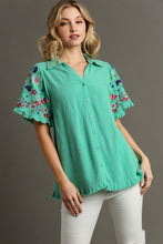 Load image into Gallery viewer, Umgee Linen Blend Top with Embroidered Sleeves in Emerald
