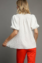 Load image into Gallery viewer, Umgee Textured Floral Jacquard Print Top in Off White
