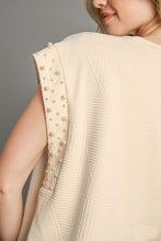 Load image into Gallery viewer, Umgee Boxy Cut Textured Top with Pearl Details in Cream
