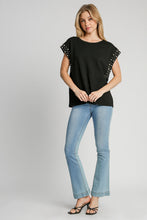 Load image into Gallery viewer, Umgee Boxy Cut Textured Top with Pearl Details in Black
