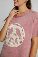 Load image into Gallery viewer, Umgee Lace Applique Peace Sign Top in Mauve
