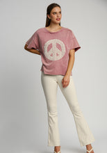 Load image into Gallery viewer, Umgee Lace Applique Peace Sign Top in Mauve
