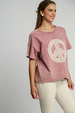 Load image into Gallery viewer, Umgee Lace Applique Peace Sign Top in Mauve
