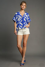 Load image into Gallery viewer, Umgee Oversized Two Tone Button Down Top in Blue
