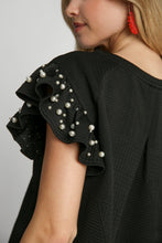 Load image into Gallery viewer, Umgee Boxy Cut Top with Pearl Details in Black
