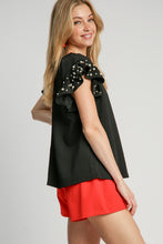 Load image into Gallery viewer, Umgee Boxy Cut Top with Pearl Details in Black
