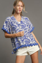 Load image into Gallery viewer, Umgee Two Toned Print Button Down Top in Blue
