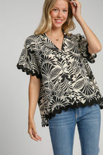 Load image into Gallery viewer, Umgee Two Toned Print Button Down Top in Black
