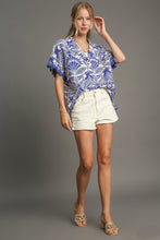 Load image into Gallery viewer, Umgee Two Toned Print Button Down Top in Blue
