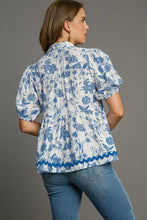 Load image into Gallery viewer, Umgee Floral Print Baby Doll Top in Blue
