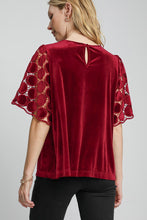 Load image into Gallery viewer, Umgee Velvet Top with Dotted Lace Sleeves in Wine
