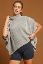 Load image into Gallery viewer, Umgee Soft Knit Solid Color Top in Light Grey
