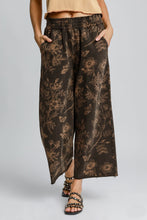 Load image into Gallery viewer, Umgee Floral Print French Terry Pants in Ash
