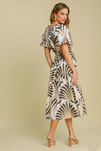 Load image into Gallery viewer, Umgee Large Abstract Print Midi Dress in Grey
