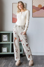 Load image into Gallery viewer, Oli &amp; Hali Floral Embroidered Denim Jeans in Warm Grey
