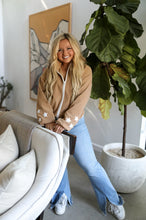 Load image into Gallery viewer, Jadelynn Brooke Retro Weekend Star Fleece Jacket in Taupe
