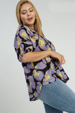 Load image into Gallery viewer, Umgee Floral Print Boxy Cut Top in Black Mix Shirts &amp; Tops Umgee   
