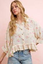 Load image into Gallery viewer, BiBi Floral Crinkle Quarter Sleeve Ruffle Hem Top in Floral
