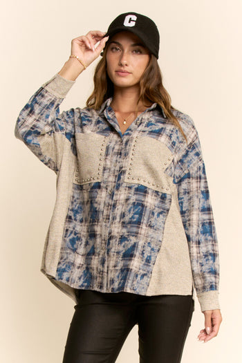 Davi & Dani Air-Sprayed Plaid Pocket Button Front Top in Teal Navy