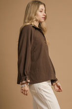 Load image into Gallery viewer, Umgee Textured Top with Contrasting Trim in Brown
