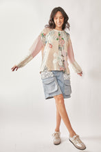 Load image into Gallery viewer, Davi &amp; Dani Contrasting Fabric and Lace Top in Beige
