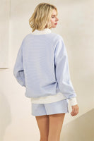 Veveret Mock Neck Striped Sweatshirt in Blue