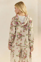 Load image into Gallery viewer, Veveret Printed French Terry Pullover Hoodie in Floral
