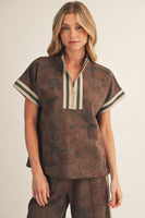 Jodifl Color Rib Band Contrast Zip Up Floral Top in Brown