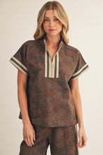 Load image into Gallery viewer, Jodifl Color Rib Band Contrast Zip Up Floral Top in Brown
