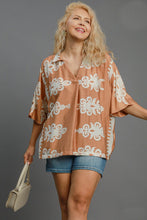 Load image into Gallery viewer, Umgee Oversized Border Print Top in Mocha
