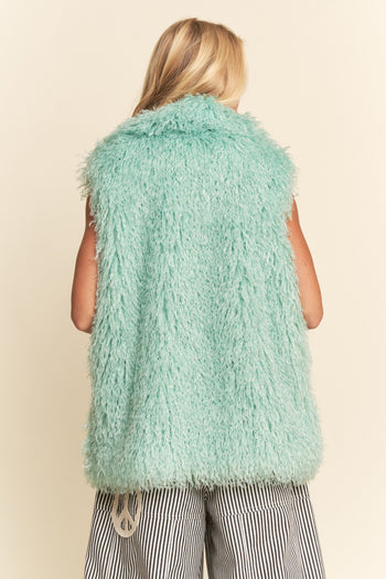 Davi & Dani Shaggy Faux Fur Vest in Mint