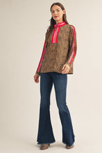 Load image into Gallery viewer, Jodifl Contrast Accent Front Zip Up Leopard Top in Red/Pink
