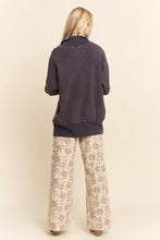 Load image into Gallery viewer, Davi &amp; Dani Floral Start Patched Pants in Natural/D.Grey
