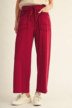 Load image into Gallery viewer, Jodifl Drawstring Waist Raw Cut Detail Sweatpants in Burgundy
