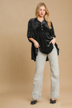 Load image into Gallery viewer, Umgee Velvet Tunic Top with Pearls in Black
