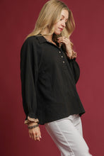 Load image into Gallery viewer, Umgee Textured Top with Contrasting Trim in Black
