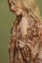 Load image into Gallery viewer, Umgee Paisley Print Lace Trim Babydoll Blouse in Brown
